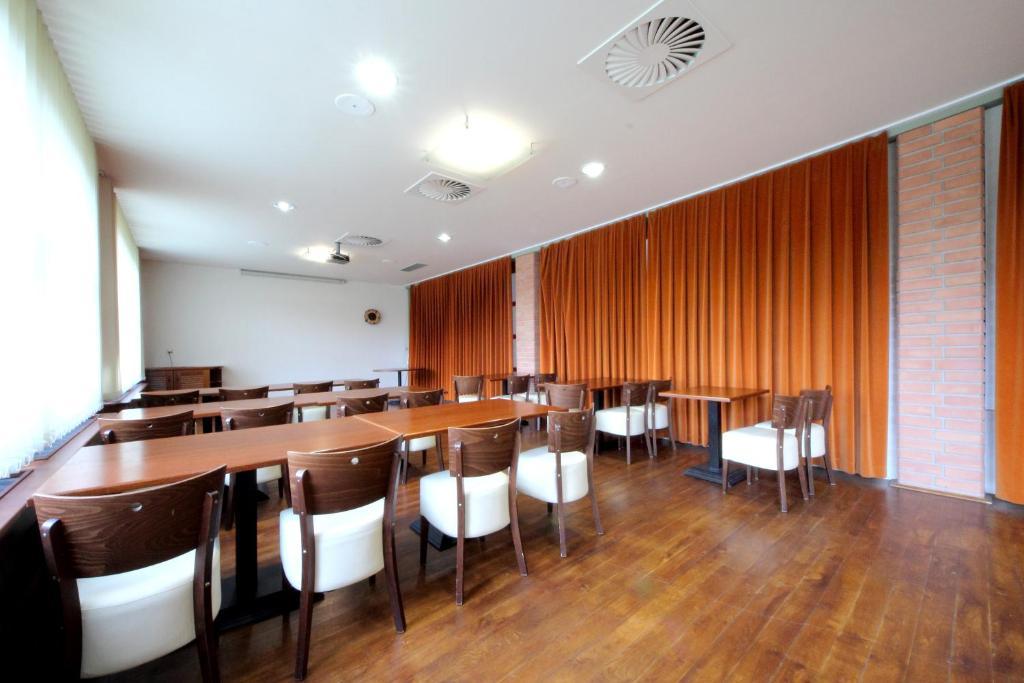 Hotel S-Centrum Benesov  Eksteriør bilde
