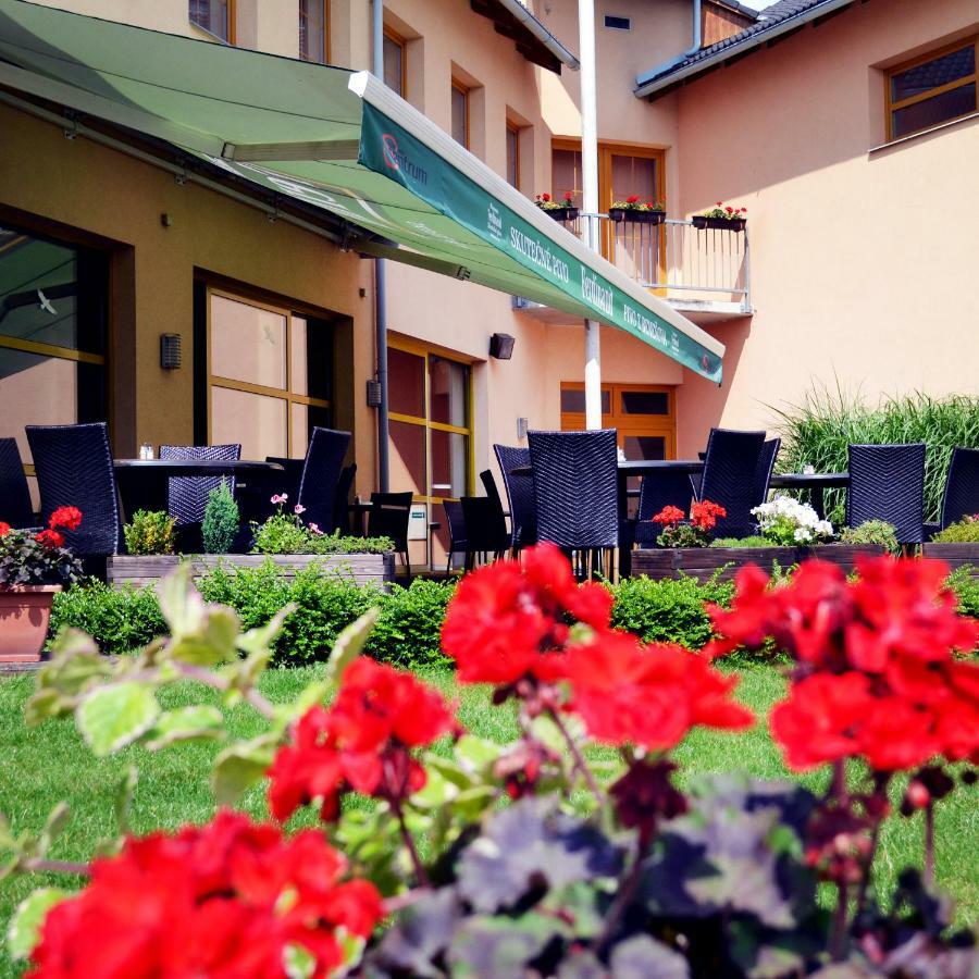 Hotel S-Centrum Benesov  Eksteriør bilde